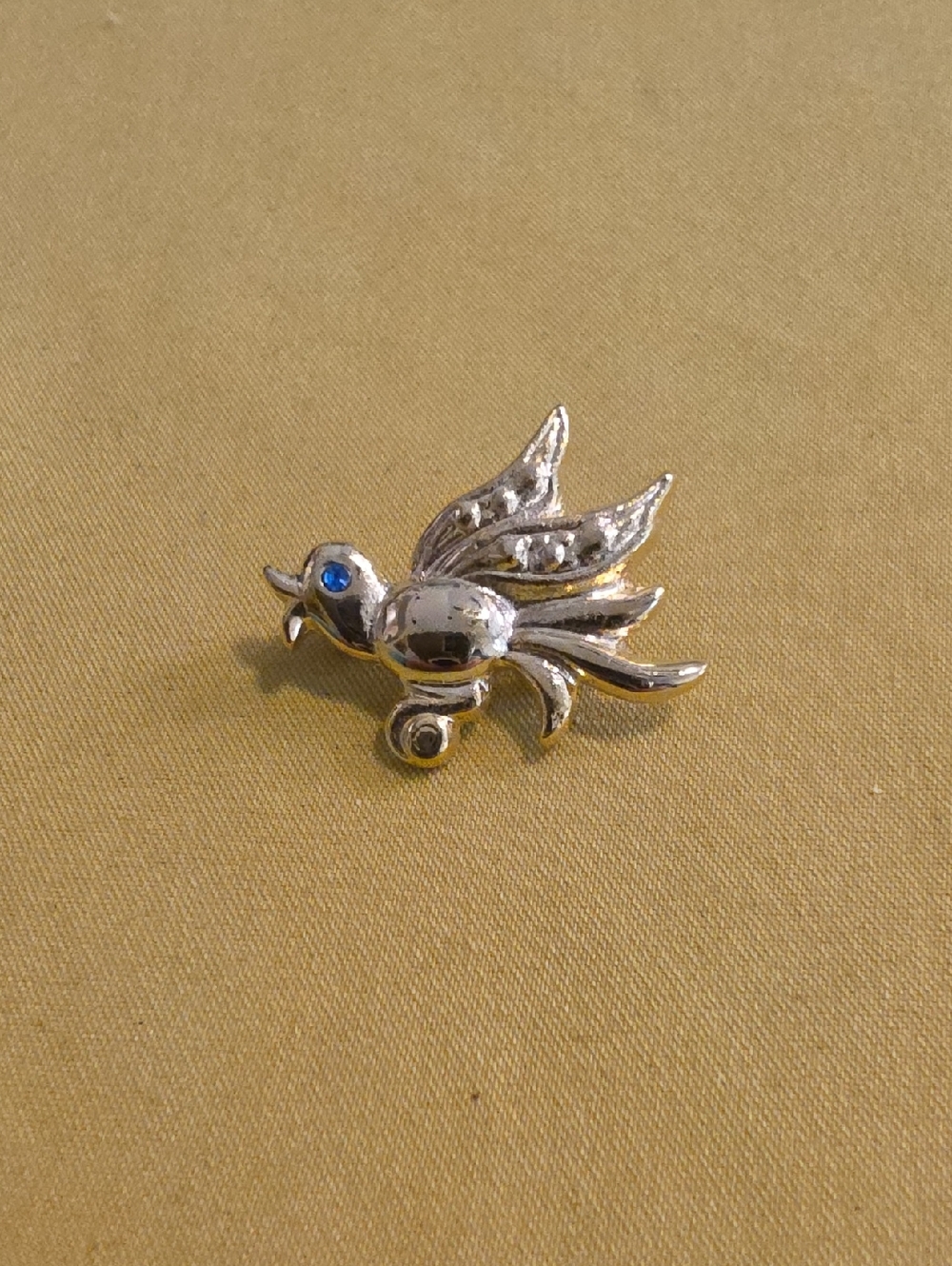 Vintage Gold-Tone Bird Brooch w/Blue Rhinestone Eye -  Unmarked Costume Jewelry